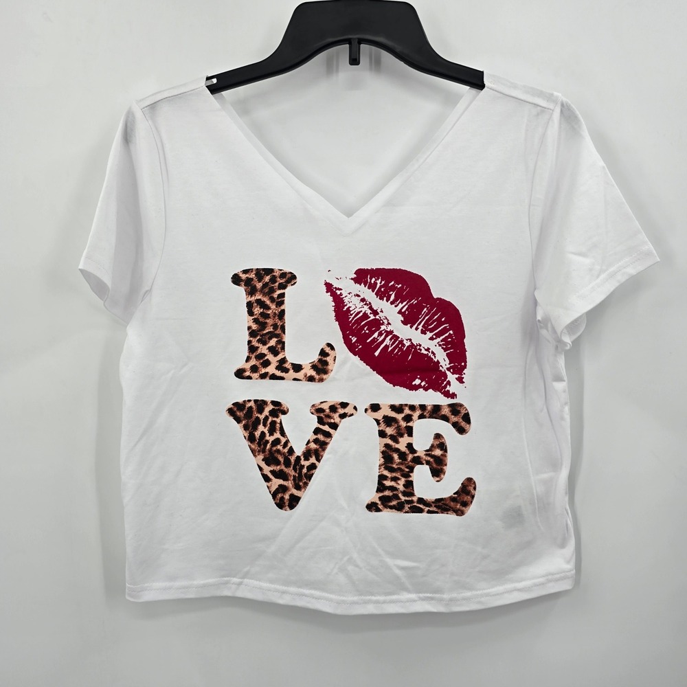 Dazy SHEIN LOVE Leopard Kiss Graphic V-Neck T-Shirt Small NEW